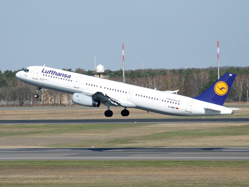 Lufthansa A 321-131 D-AIRF  Kempten  beim Start in Berlin-Tegel am 02.04.2010
