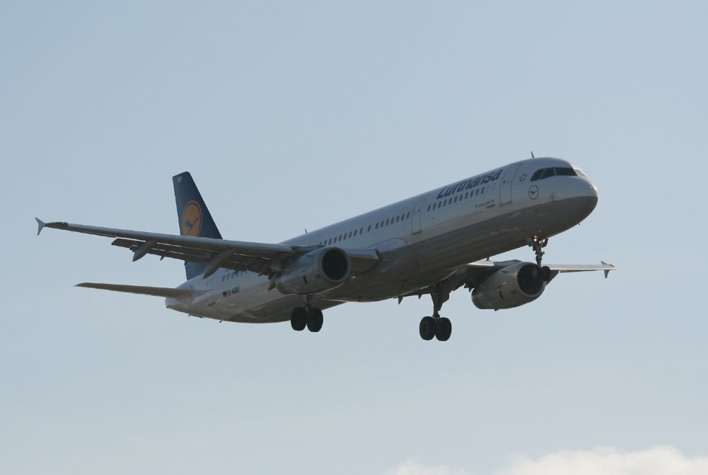 Lufthansa A 321-131 D-AIRF  Kempten  kurz vor der Landung in Berlin-Tegel am 09.03.2012