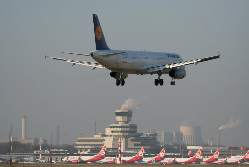 Lufthansa A 321-131 D-AIRK  Freudenstadt/Schwarzwald  kurz vor der Landung in Berlin-Tegel am 17.03.2012
