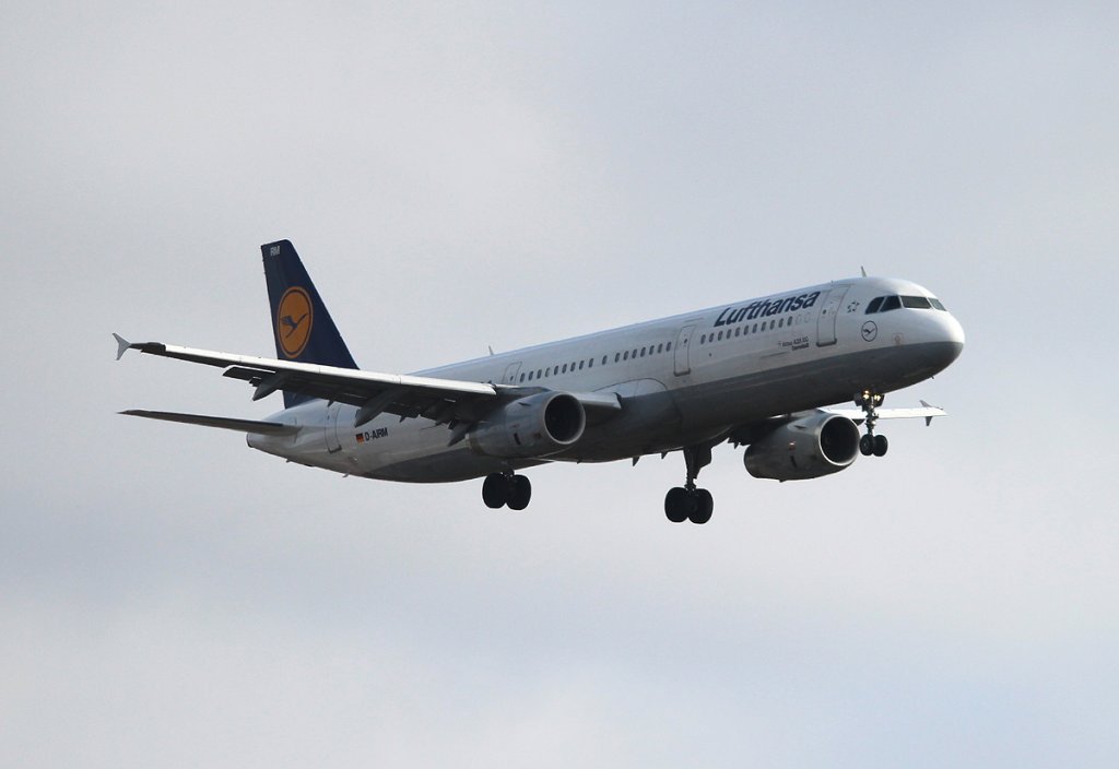 Lufthansa A 321-131 D-AIRM  Darmstadt  bei der Landung in Berlin-Tegel am 01.03.2013