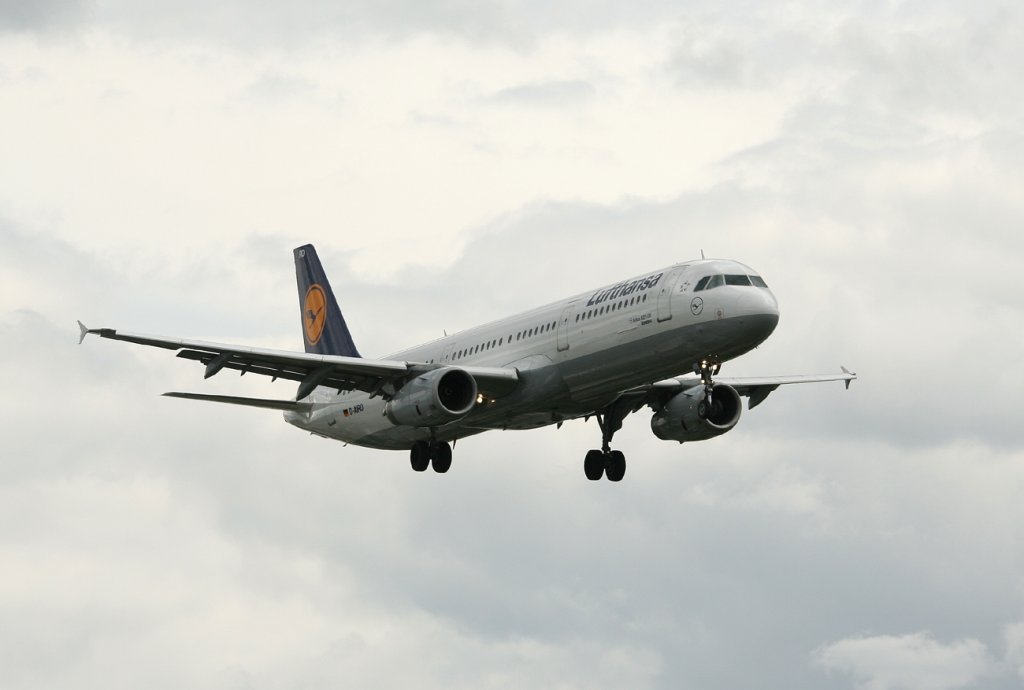 Lufthansa A 321-131 D-AIRO  Konstanz  kurz vor der Landung in Berlin-Tegel am 27.05.2011