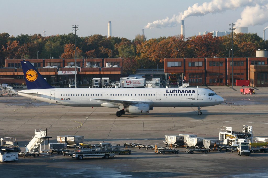 Lufthansa A 321-131 D-AIRS  Husum  am 31.10.2009 auf dem Flughafen Berlin-Tegel