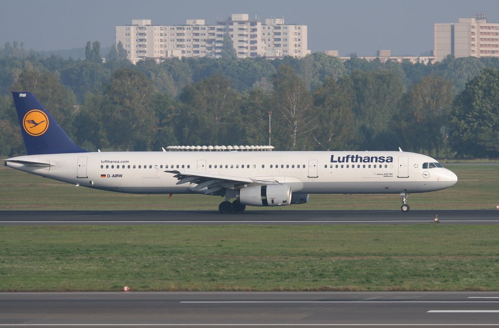 Lufthansa A 321-131 D-AIRW  Heilbronn  nach der Landung in Berlin-Tegel am 03.10.2010