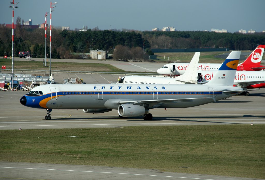 Lufthansa A 321-131 D-AIRX  Retrojet  bei der Ankunft in Berlin-Tegel am 02.04.2010