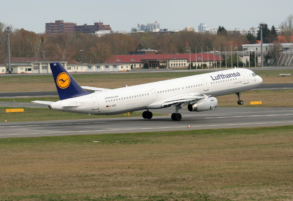 Lufthansa A 321-231 D-AIDA beim Start in Berlin-Tegel am 15.04.2012