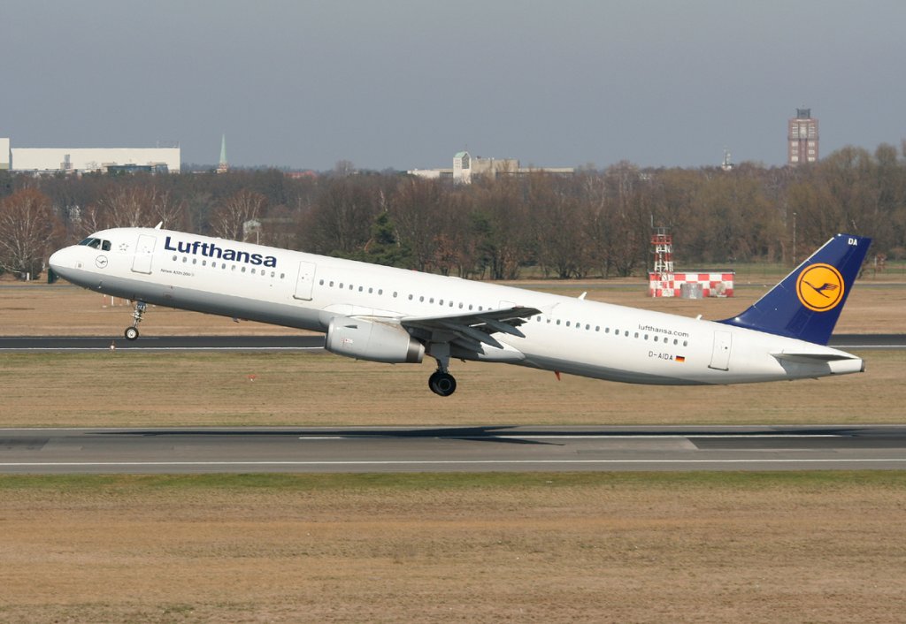 Lufthansa  A 321-231 D-AIDA beim Start in Berlin-Tegel am 25.03.2012