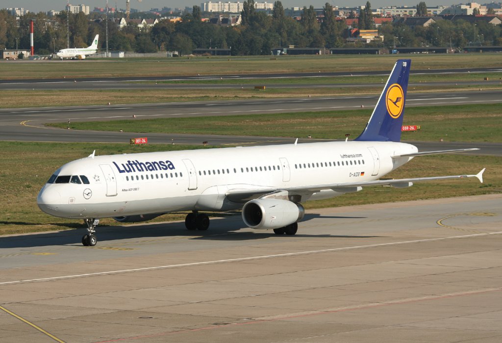 Lufthansa A 321-231 D-AIDB bei der Ankunft in Berlin-Tegel am 01.10.2011