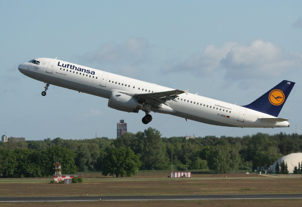 Lufthansa A 321-231 D-AIDB beim Start in Berlin-Tegel am 17.05.2012