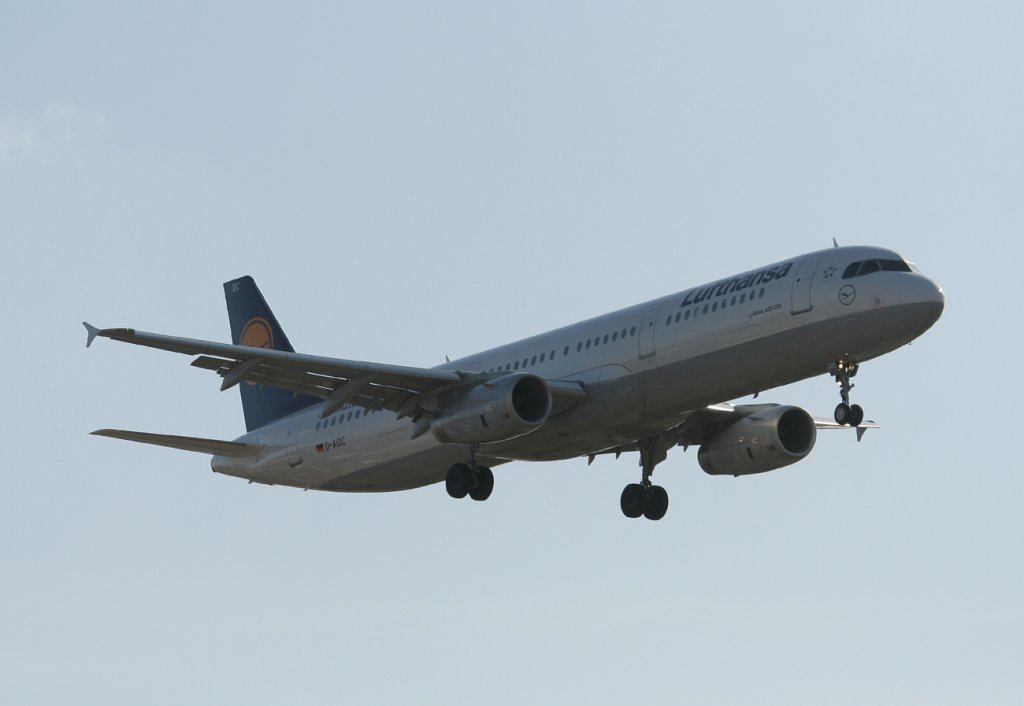 Lufthansa A 321-231 D-AIDC kurz vor der Landung in Berlin-Tegel am 09.03.2012