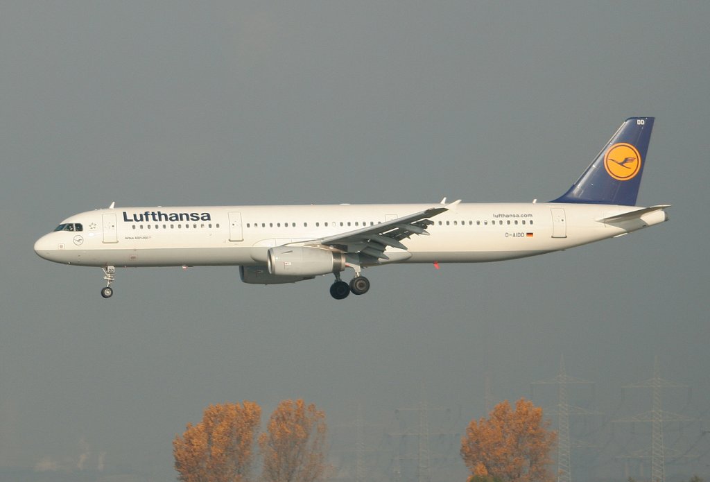 Lufthansa A 321-231 D-AIDD kurz vor der Landung in Dsseldorf am 31.10.2011