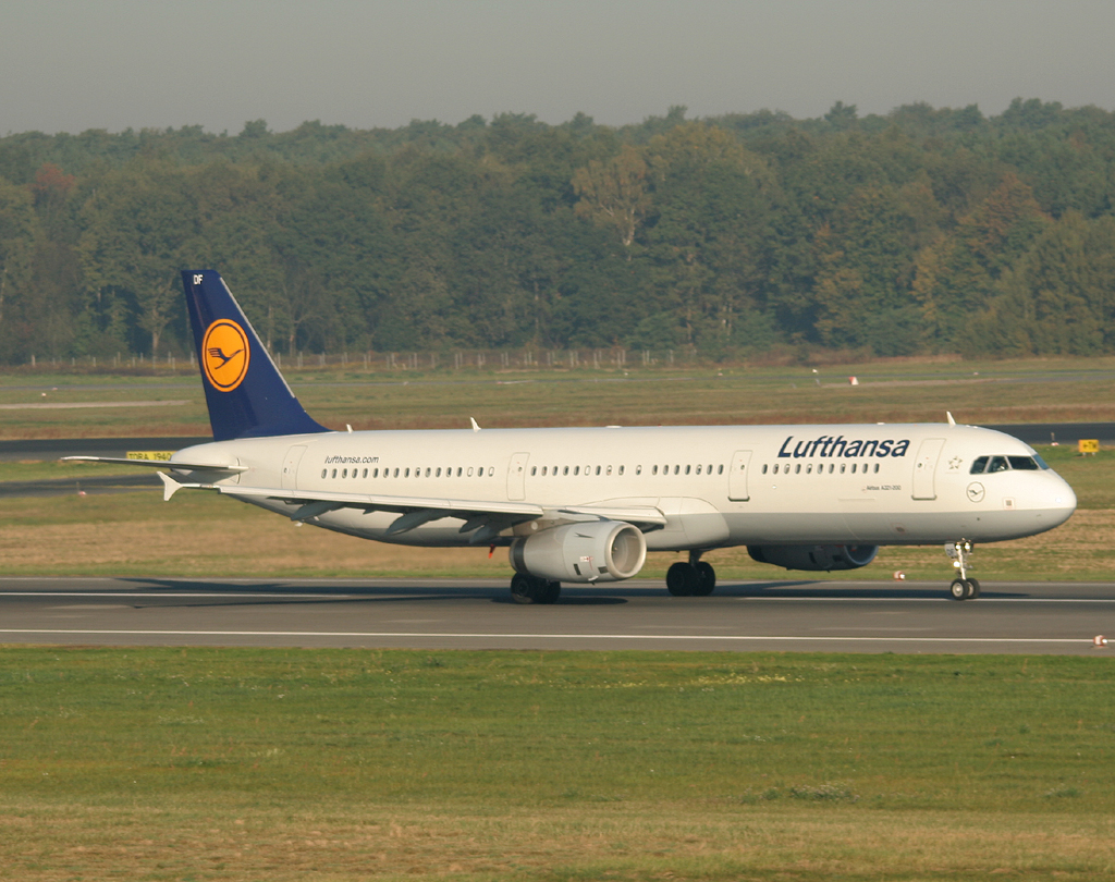 Lufthansa A 321-231 D-AIDF beim Start in Berlin-Tegel am 01.10.2011