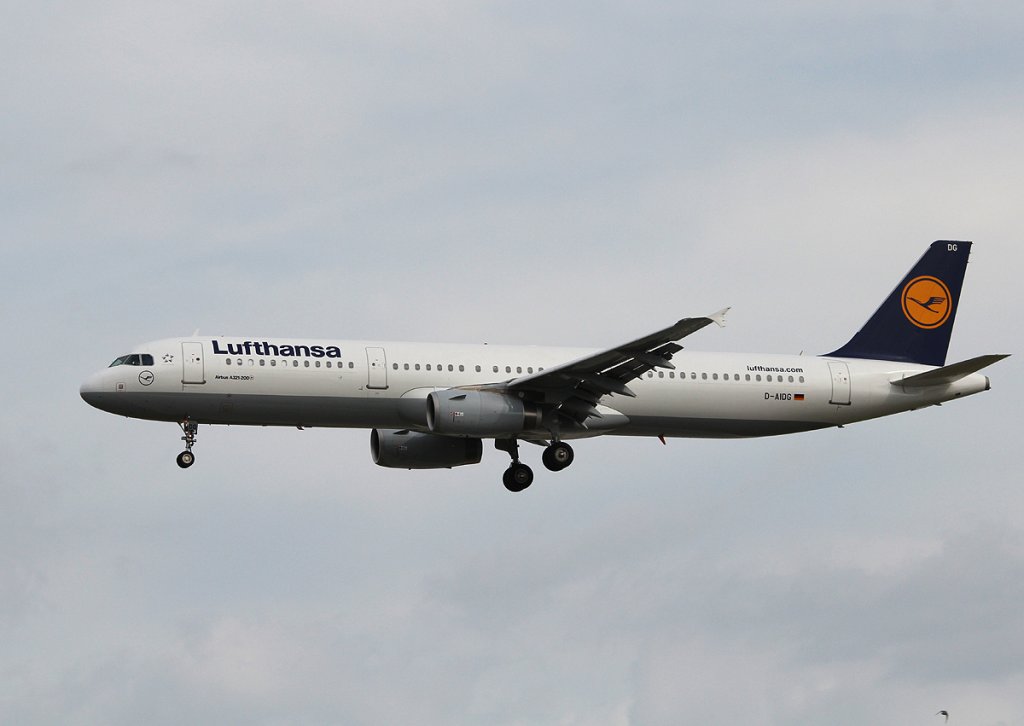 Lufthansa A 321-231 D-AIDG bei der Landung in Frankfurt am Main am 16.08.2012