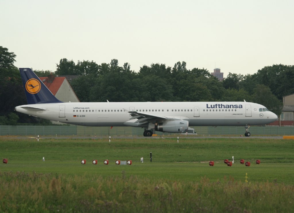 Lufthansa A 321-231 D-AIDH kurz vor dem Start in Berlin-Tegel am 09.07.2011