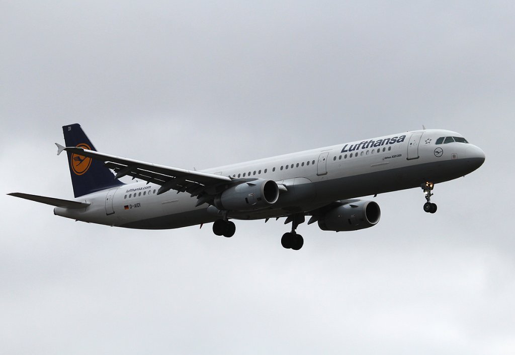Lufthansa A 321-231 D-AIDI bei der Landung in Berlin-Tegel am 03.03.2013