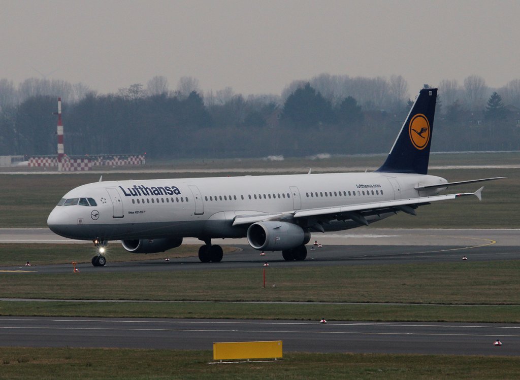 Lufthansa A 321-231 D-AIDI bei der Ankunft in Dsseldorf am 11.03.2013