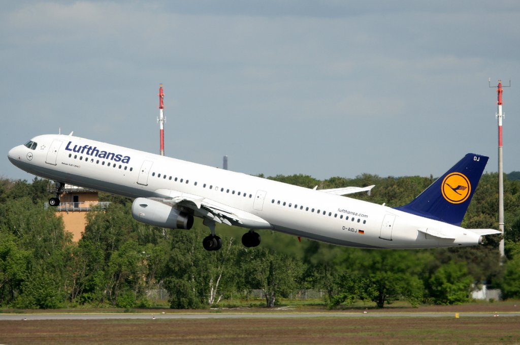 Lufthansa A 321-231 D-AIDJ beim Start in Berlin-Tegel am 17.05.2012