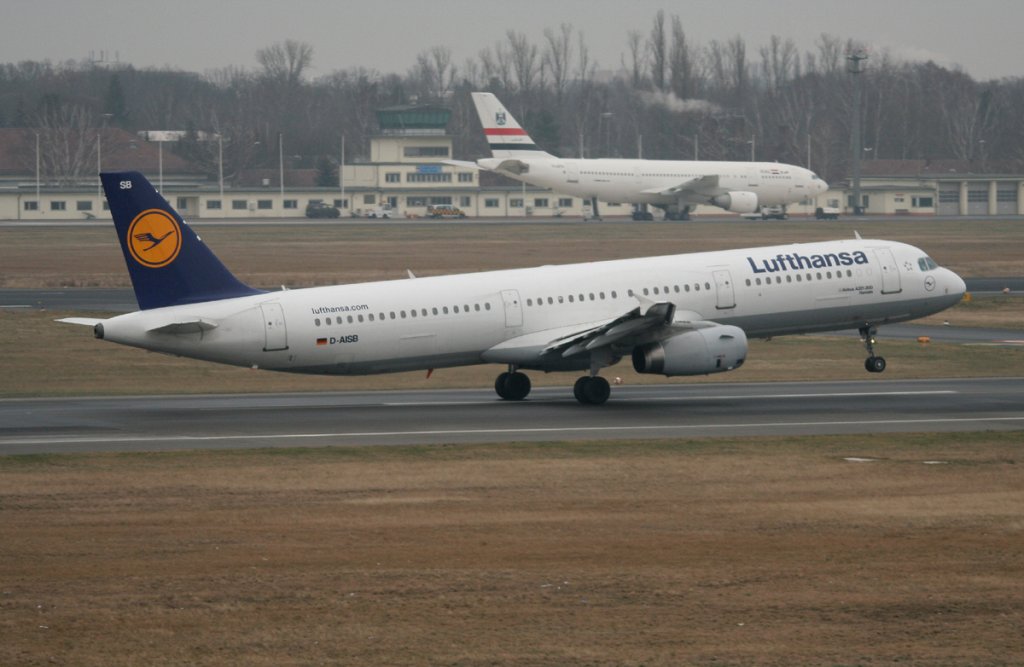 Lufthansa A 321-231 D-AISB  Hameln  beim Start in Berlin-Tegel am 27.01.2012