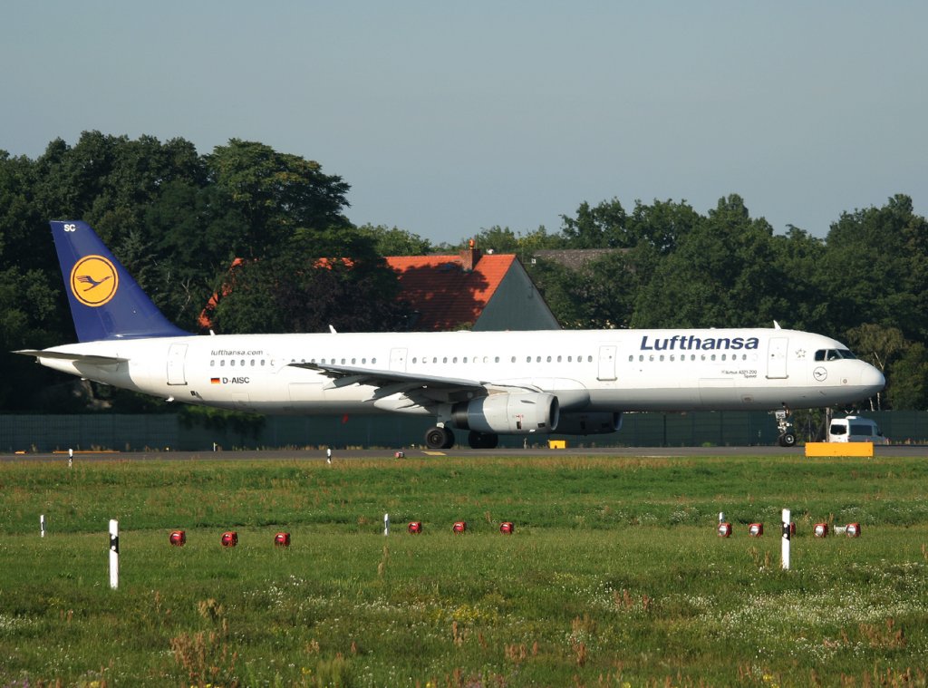 Lufthansa A 321-231 D-AISC  Speyer  kurz vor dem Start in Berlin-Tegel am 16.07.2011