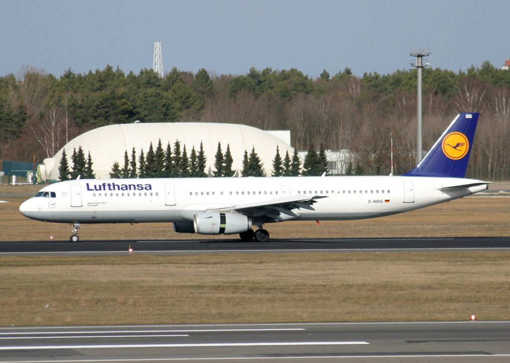 Lufthansa A 321-231 D-AISG  Dormagen  nach der Landung in Berlin-Tegel am 27.02.2010