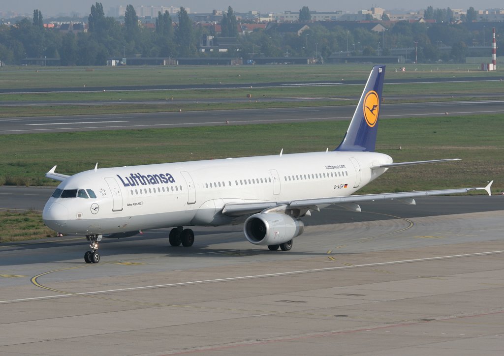 Lufthansa A 321-231 D-AISH bei der Ankunft in Berlin-Tegel am 03.10.2010
