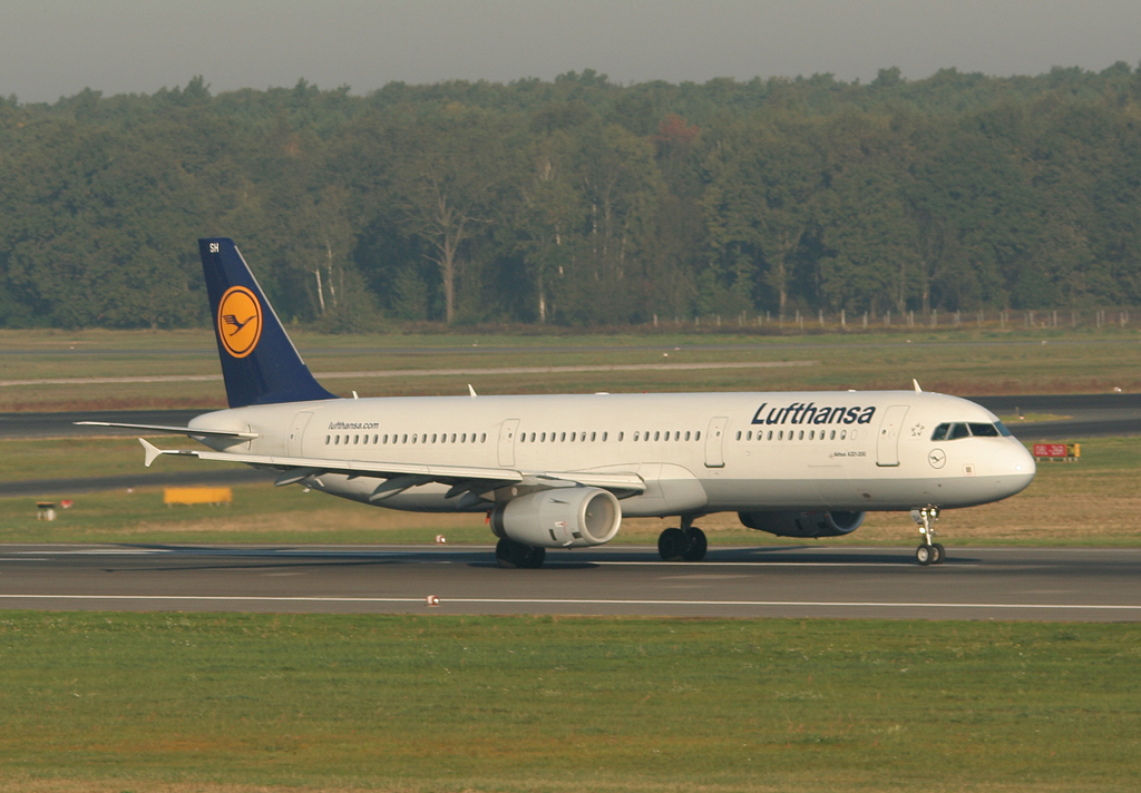 Lufthansa A 321-231 D-AISH beim Start in Berlin-Tegel am 01.10.2011