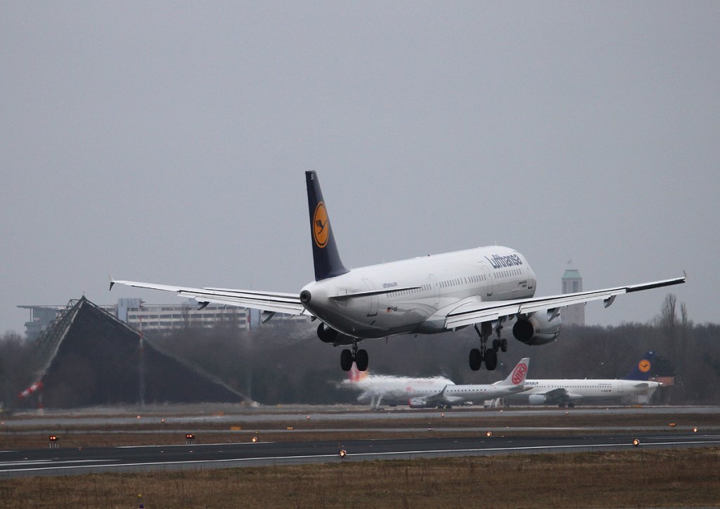 Lufthansa A 321-231 D-AISI  Bergheim  bei der Landung in Berlin-Tegel am 03.03.2013