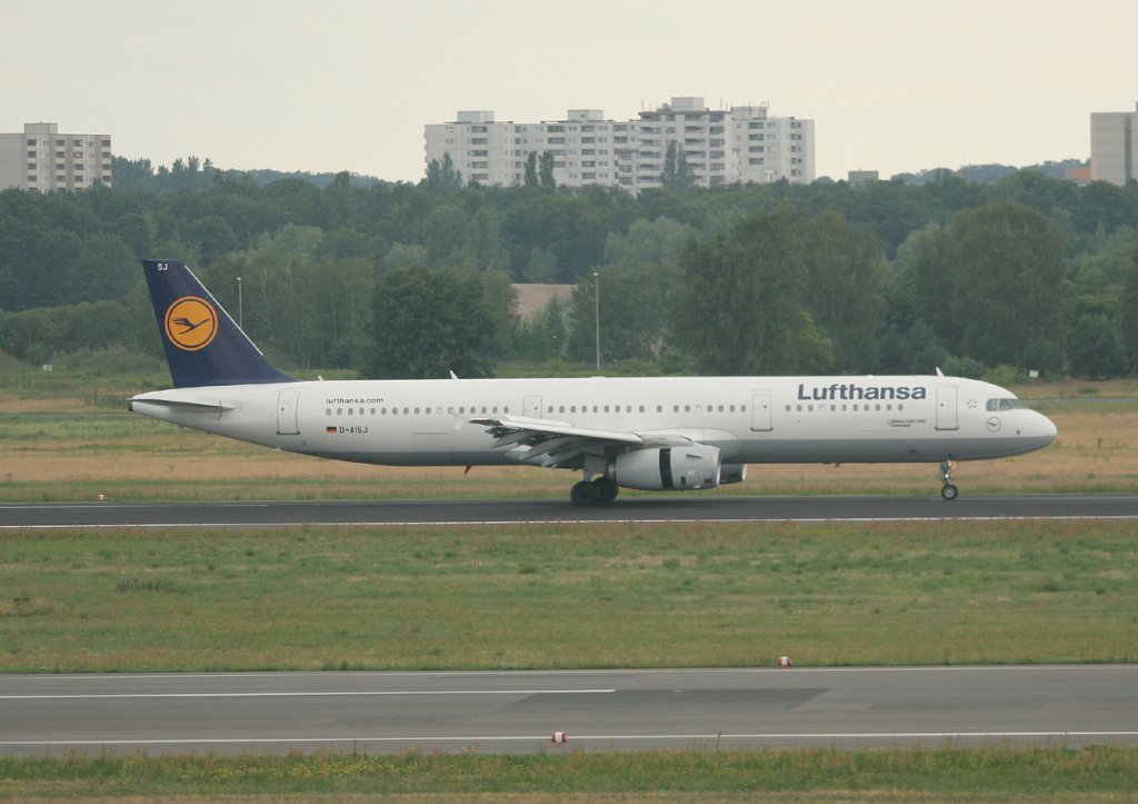 Lufthansa A 321-231 D-AISJ  Gtersloh  nach der Landung in Berlin-Tegel am 03.07.2012