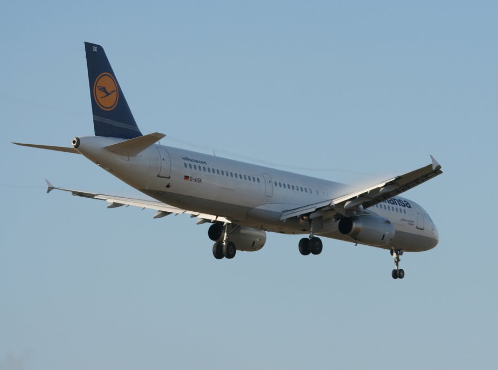 Lufthansa A 321-231 D-AISK  Emden  kurz vor der Landung in Berlin-Tegel am 09.03.2012