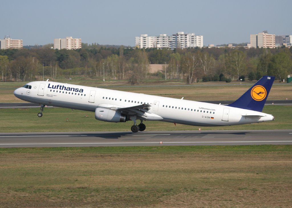 Lufthansa A 321-231 D-AISN  Gppingen  beim Start in Berlin-Tegel am 16.04.2011