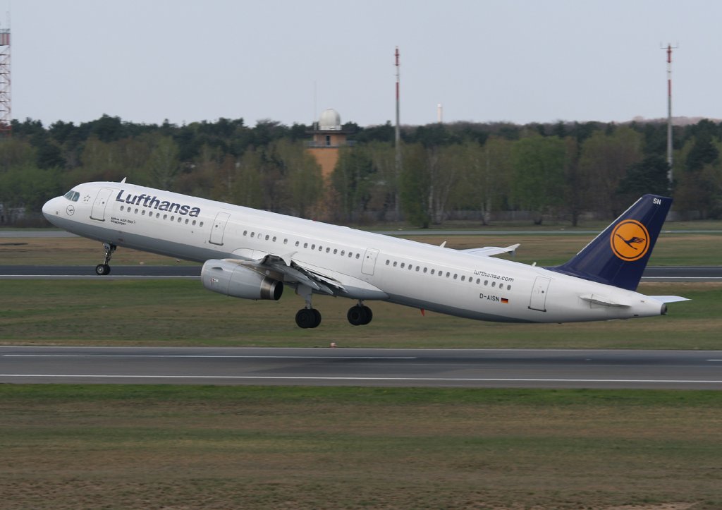 Lufthansa A 321-231 D-AISN  Gppingen  beim Start in Berlin-Tegel am 16.04.2011
