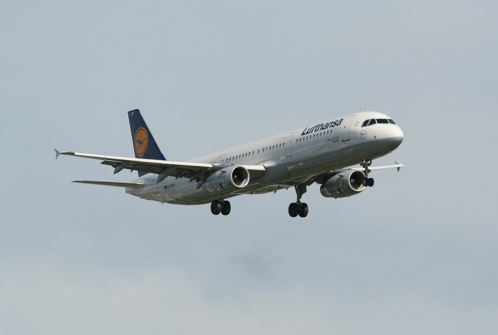 Lufthansa A 321-231 D-AISP  Rosenheim  kurz vor der Landung in Berlin-Tegel am 25.06.2012