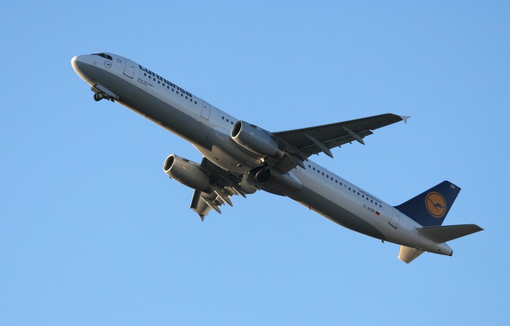 Lufthansa A 321-231 D-AISR  Donauwrth  beim Start in Berlin-Tegel am 12.02.2011
