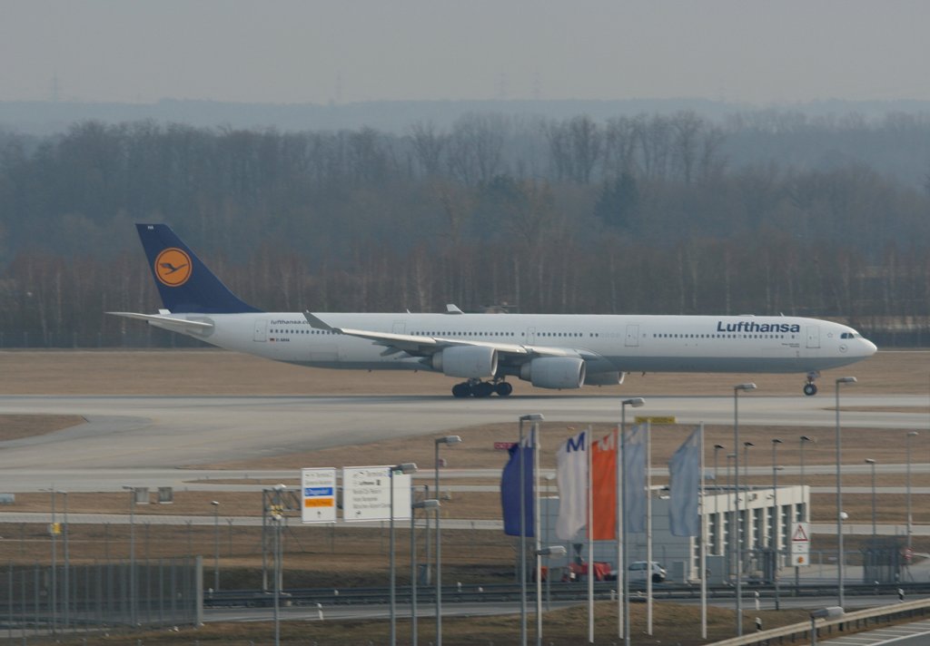 Lufthansa A 340-642 D-AIHA  Nrnberg  beim Start in Mnchen am 10.03.2011.Das Wetter wurde zum Abend etwas besser, blieb aber immer noch trb. 