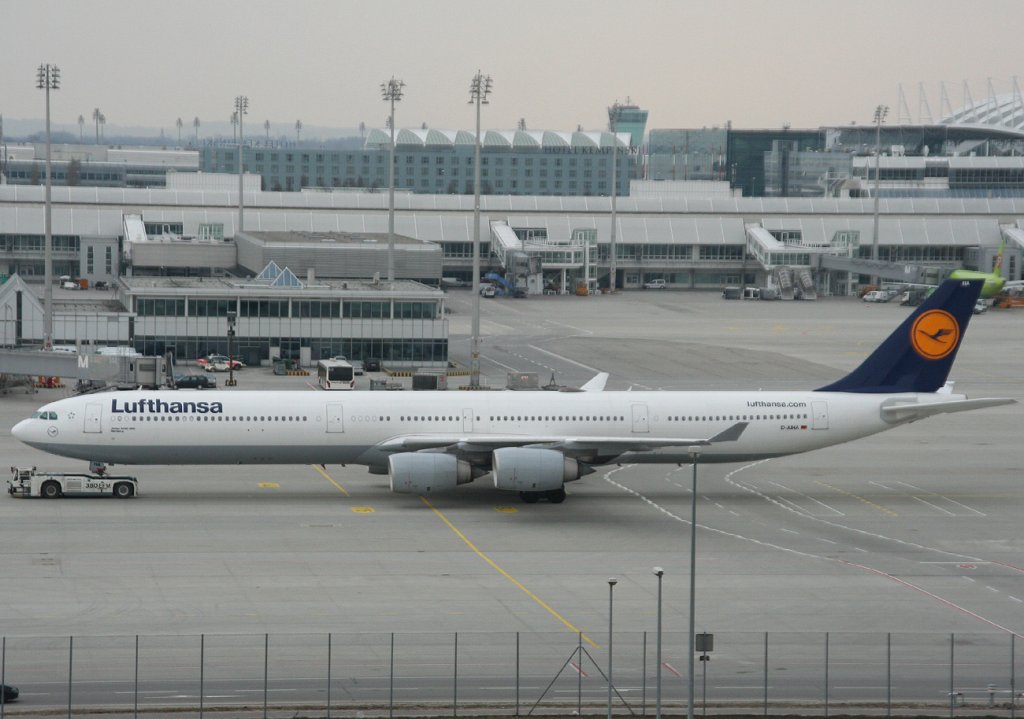 Lufthansa A 340-642 D-AIHA  Nrnberg an einem sehr trben 10.03.2011 auf dem Flughafen Mnchen