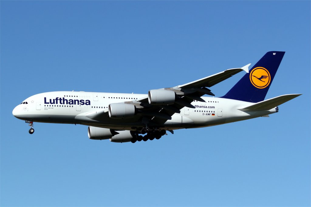 Lufthansa A380 (D-AIMF) auf dem Weg zur Taufe in Zrich auf den Namen  Zrich (13.9.2011).