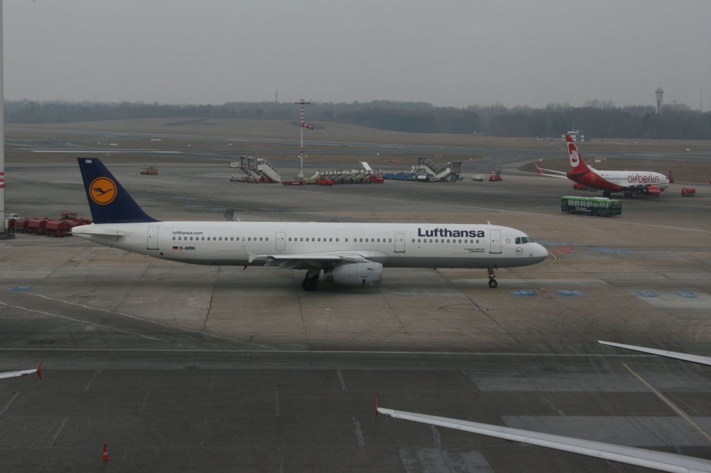Lufthansa Airbus A321-100 der am 09.03.2011 auf dem Flughafen Hamburg.