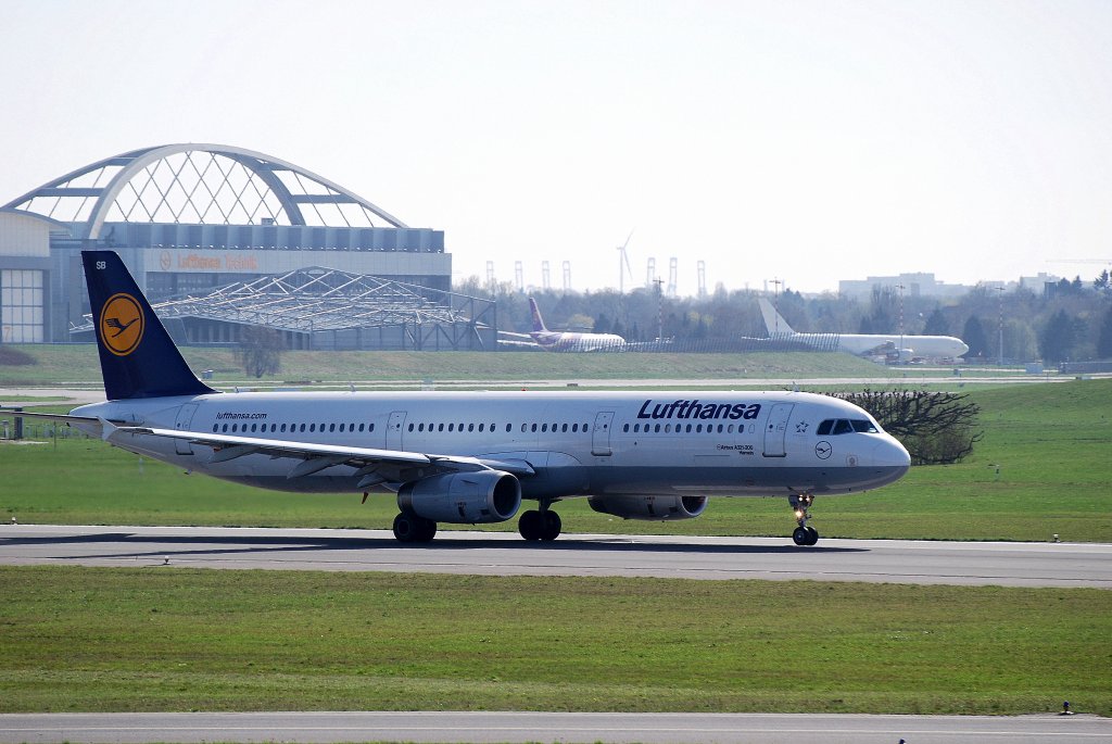 Lufthansa Airbus A321-200 D-AISB Hameln aufgenommen in Hamburg Fuhlsbttel am 10.04.11