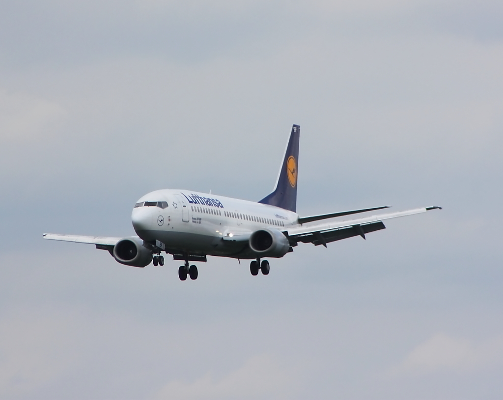 Lufthansa aus Frankfurt, im Anflug auf Friedrichshafen (runway 24), aufgenommen am 11.07.2012