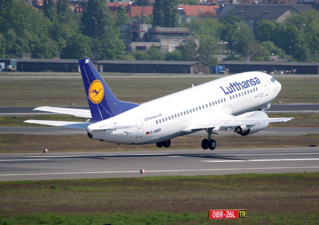 Lufthansa B 737-330 D-ABEB  Xanten  beim Start in Berlin-Tegel am 07.05.2011