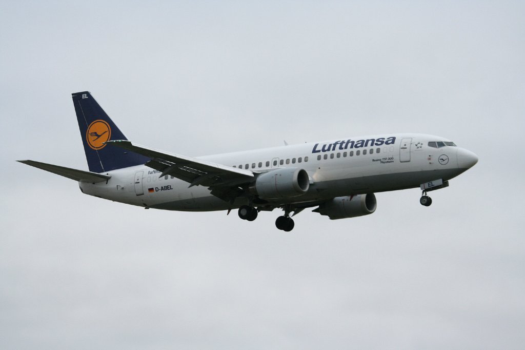 Lufthansa B 737-330 D-ABEL  Pforzheim  kurz vor der Landung in Berlin-Tegel am 16.01.2011