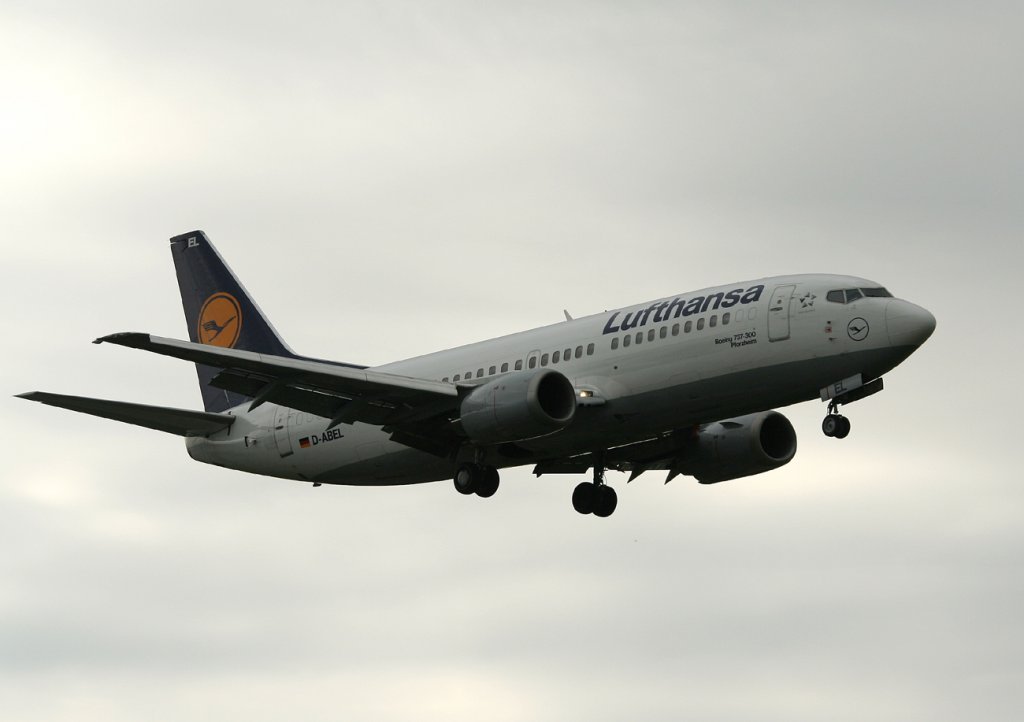 Lufthansa B 737-330 D-ABEL  Pforzheim  kurz vor der Landung in Berlin-Tegel am 09.07.2011