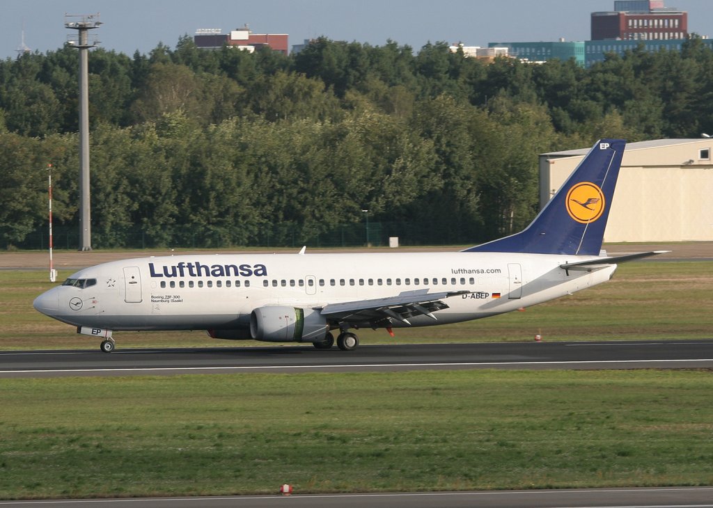 Lufthansa B 737-330 D-ABEP  Naumburg(Saale)  nach der Landung in Berlin-Tegel am 18.09.2010