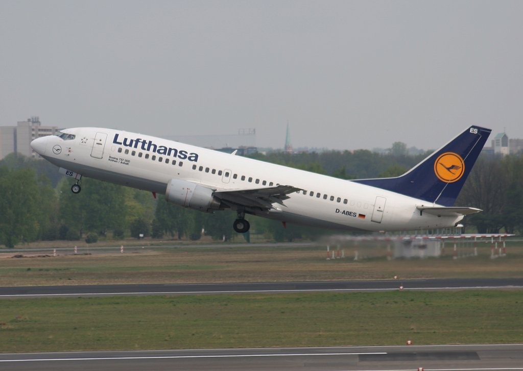 Lufthansa B 737-330 D-ABES  Kthen/Anhalt  beim Start in Berlin-Tegel am 01.05.2010