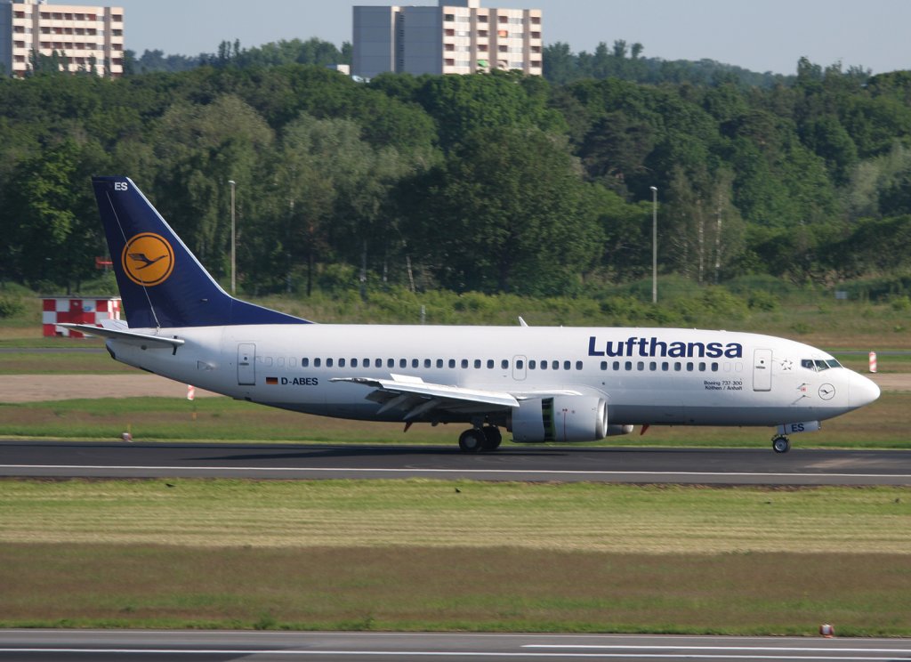 Lufthansa B 737-330 D-ABES  Kthen/Anhalt  nach der Landung in Berlin-Tegel am 03.06.2010