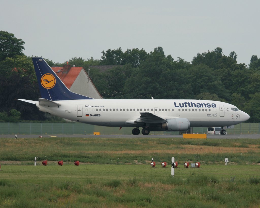 Lufthansa B 737-330 D-ABES  Kthen/Anhalt  kurz vor dem Start in Berlin-Tegel am 18.06.2011