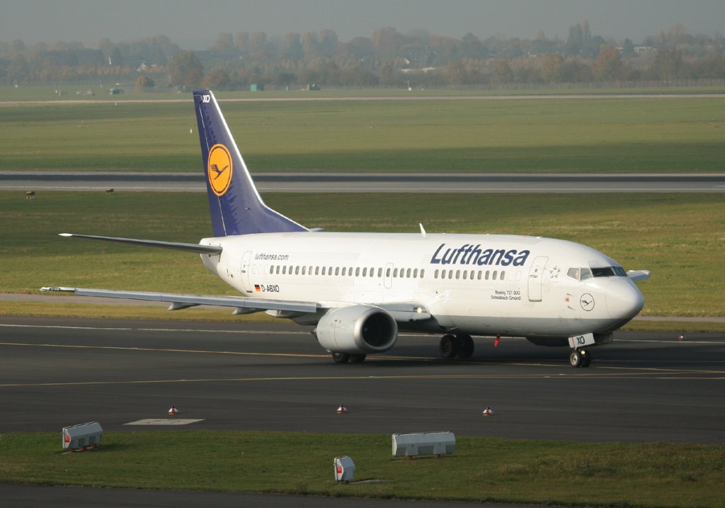 Lufthansa B 737-330 D-ABXO  Schwbisch Gmnd  auf dem Weg zum Start in Dsseldorf am 31.10.2011