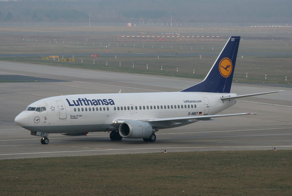 Lufthansa B 737-330 D-ABXT  Reutlingen  bei der Ankunft in Berlin-Tegel am 02.04.2011