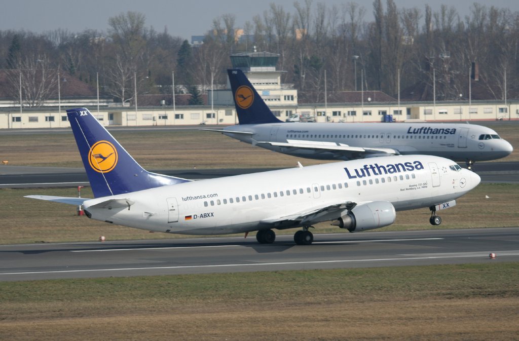 Lufthansa B 737-330 D-ABXX  Bad Homburg v.d.Hhe  beim Start in Berlin-Tegel am 03.04.2011