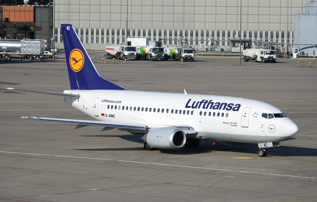 Lufthansa B 737-530 D-ABIC  Krefeld  am 22.08.2010 auf dem Flughafen Berlin-Tegel
