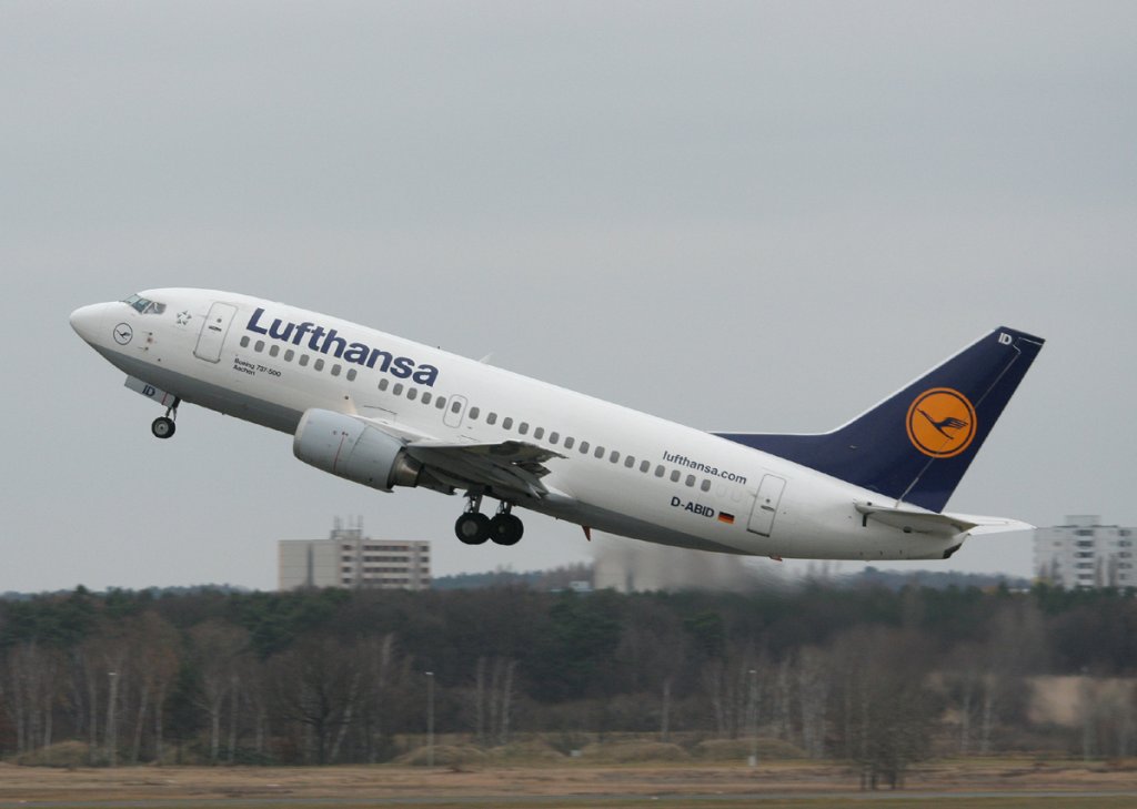 Lufthansa B 737-530 D-ABID  Aachen  beim Start in Berlin-Tegel am 27.11.2011